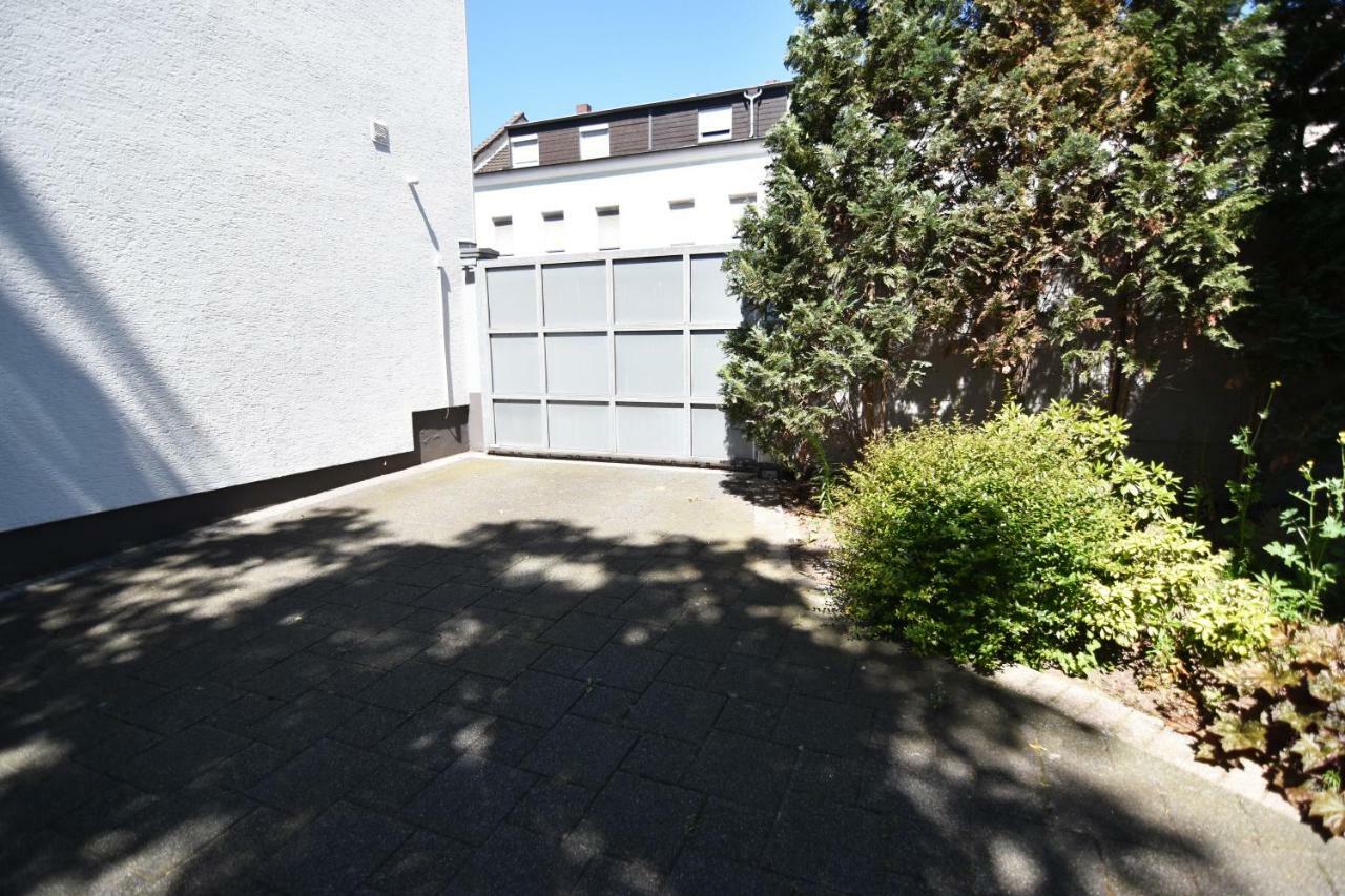 Zeitwohnen Im Schonem Haus Mit Grosser Terrasse In Koln-rath Hébergement de vacances