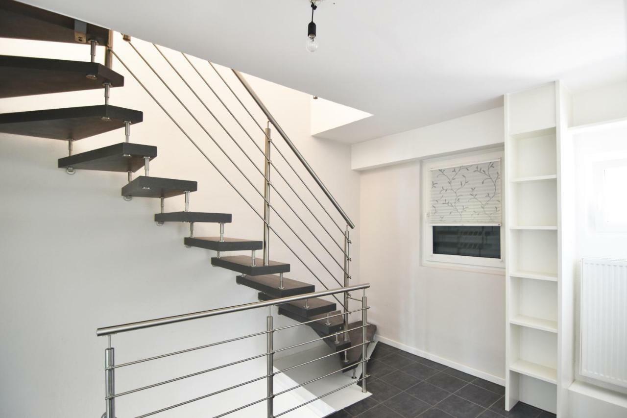 Zeitwohnen Im Schonem Haus Mit Grosser Terrasse In Koln-rath Hébergement de vacances *